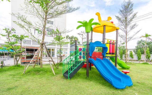 Recenta Suite Phuket Suanluang