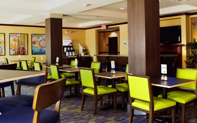 Holiday Inn Express & Suites Waller - Prairie View by IHG