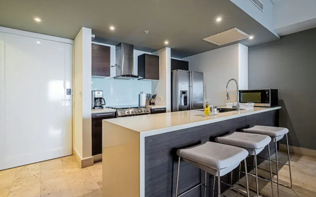 w Prestigious 1BR w Fantastic Balcony in YOO