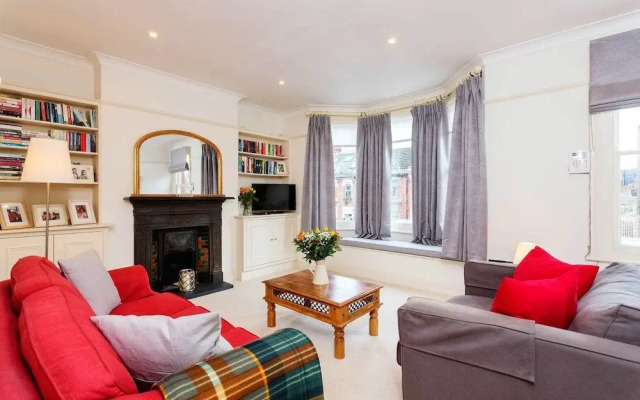 Peaceful by Fulham Palace