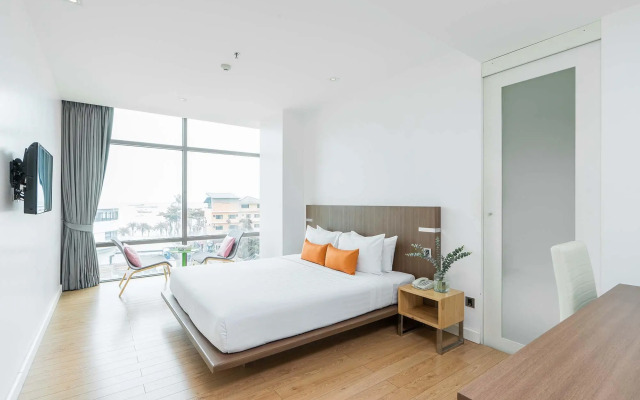 Seven Zea Chic Hotel
