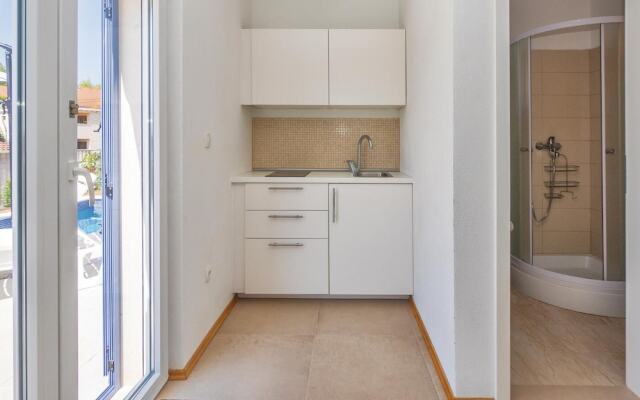 Beautiful Home in Milna With Wifi and 4 Bedrooms