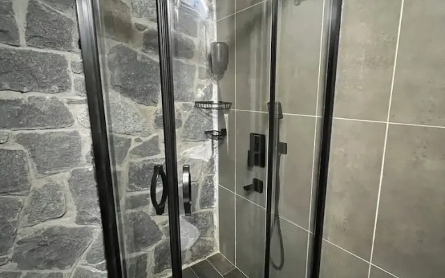 Ayder Vanak Stone Suites