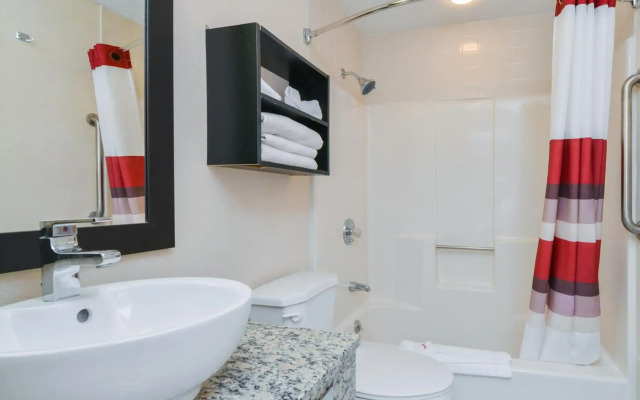 Red Roof Inn PLUS+ & Suites Guilford