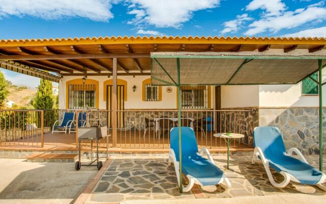 Classy Holiday Home in Guaro With Private Swimming Pool