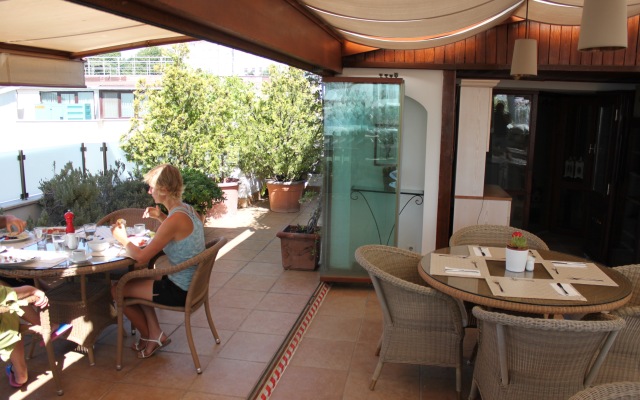 Hotel Sari Konak