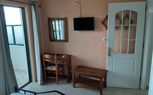 Majestic apartment in Mpenitses with shared pool