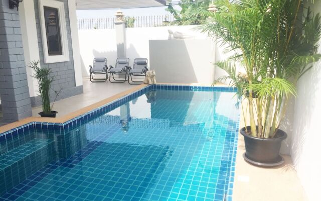 3 bedroom Pool Villa Near Walking St