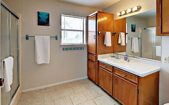 Lowki Bungalow by RedAwning