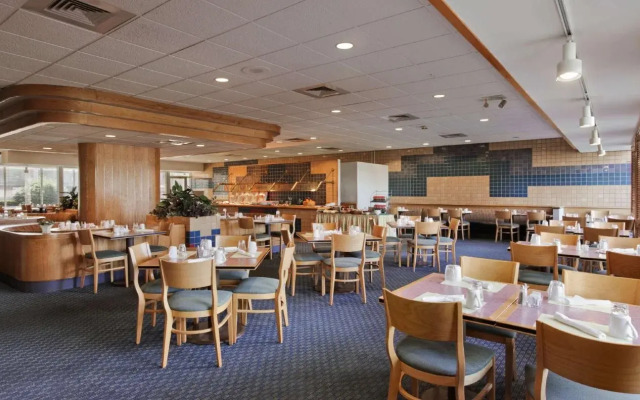 Days Inn & Suites by Wyndham Elyria