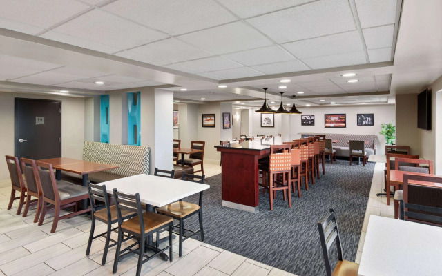 La Quinta Inn & Suites by Wyndham Goodlettsville - Nashville