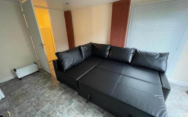 A Furnished Ensuite Apartment for Rent in Patchway