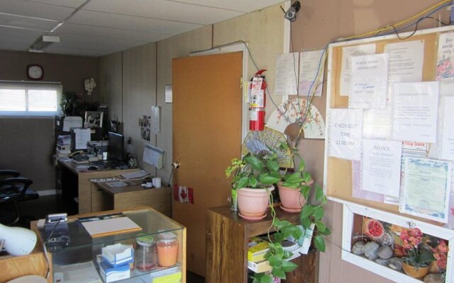 Chetwynd Court Motel
