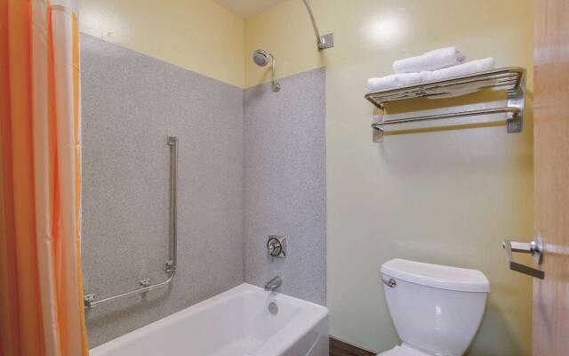 Crystal Inn Hotel & Suites - Logan