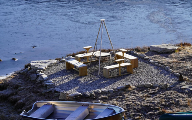 Lake View Apartment with loft