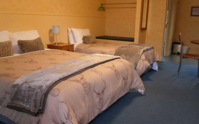 Red Tussock Motel