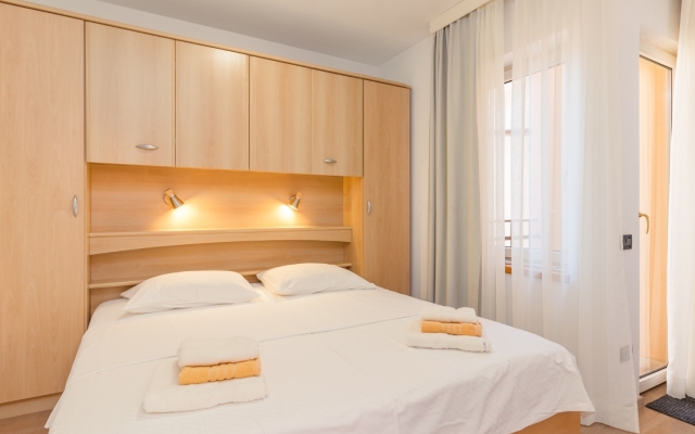 Apartment Escape - 20 m from sea: Brown Medulin, Istria