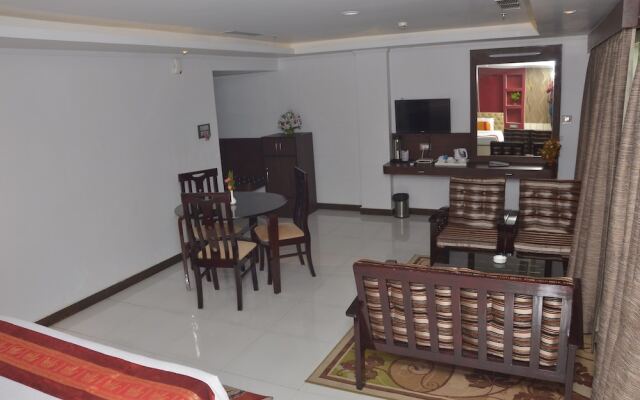 Airport City Hotel