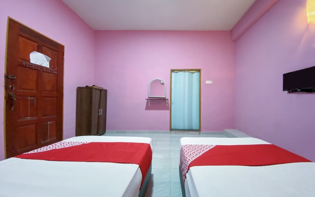 Super OYO 90039 Coop Hotel Kangar