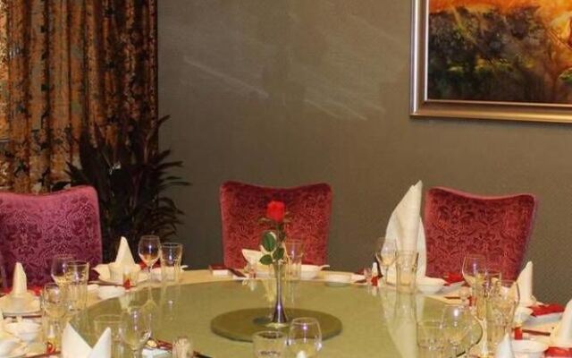 Yinchuan Juli Six Red Hotel