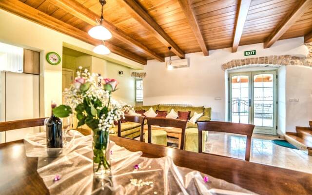 Charming Villa Only 10 Minutes Drive From the sea
