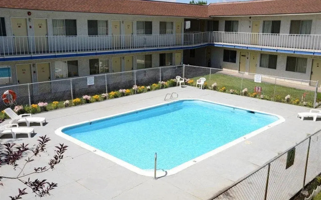 Capitol Inn & Suites