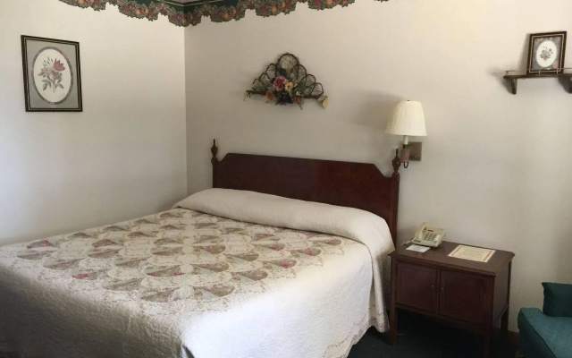 Crest Country Inn