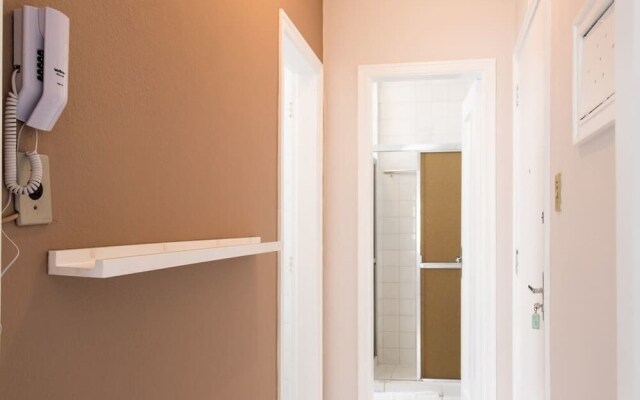 pequeno e aconchegante meia quadra da praia