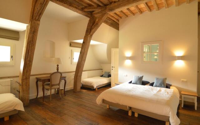 Lavish Castle With Sauna and Gym