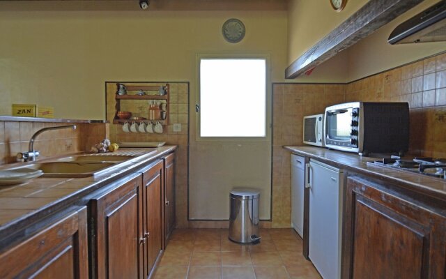 Cosy Villa in Flaux with Swimming Pool