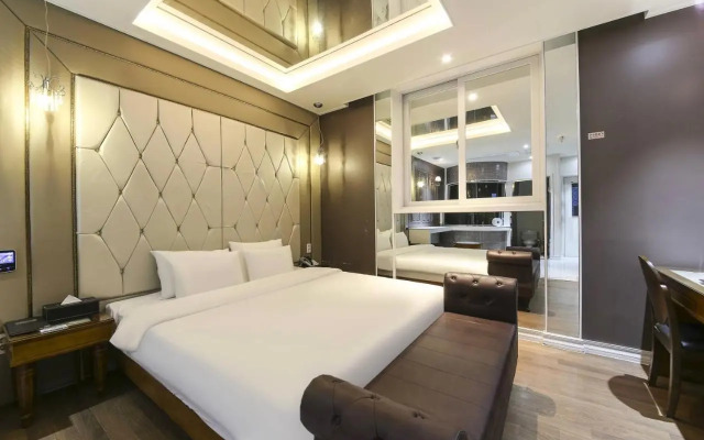 Zara Hotel Peace Square