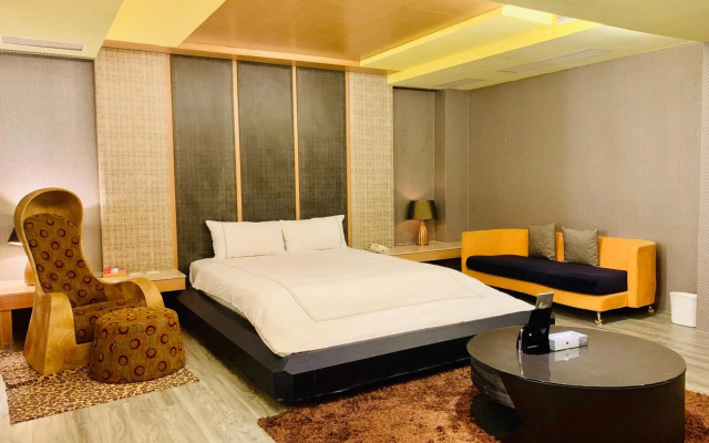 Her Home Spa Motel Chiayi