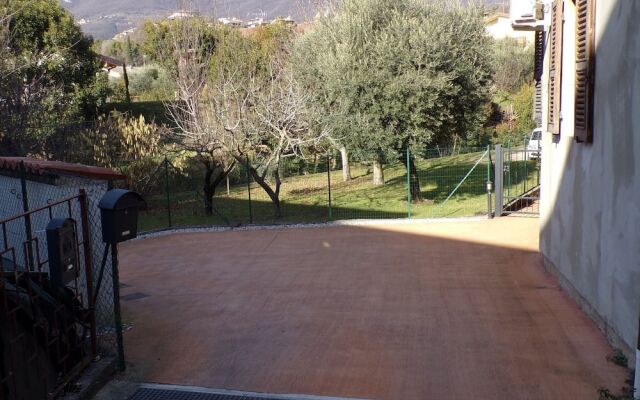 Elegant Holiday Home in Salò Near Lake Beach