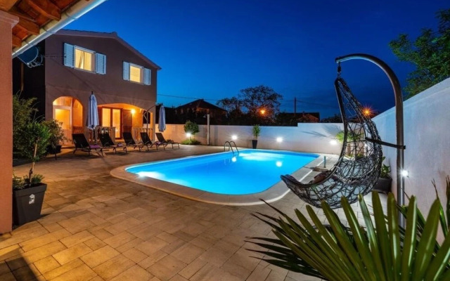 Luxury Villa With Pool - H