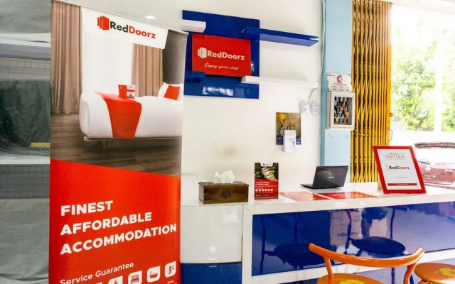 RedDoorz near Benteng Van Den Bosch