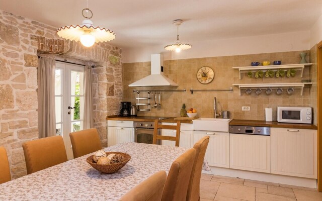 Nice Home in Liznjan With Sauna, Wifi and 4 Bedrooms