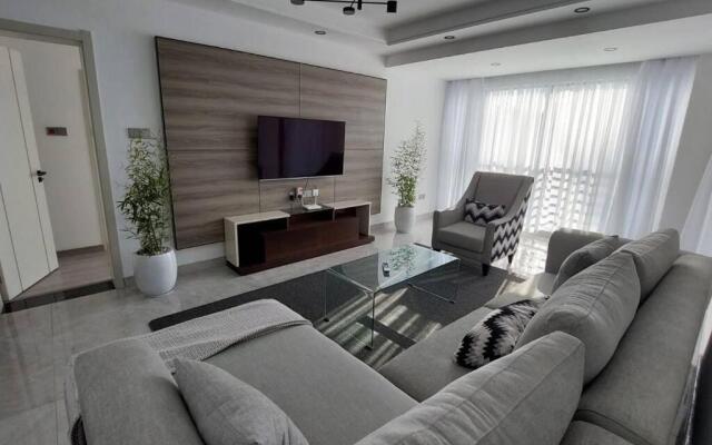 Lovely 2 br serviced apartment with pool