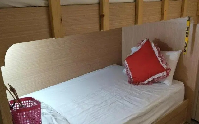 Jiji Art Backpackers Hostel