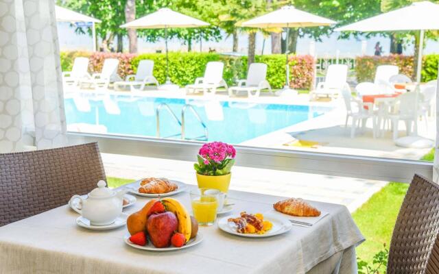 Hi Hotels Sirmione - Lakeview Pool