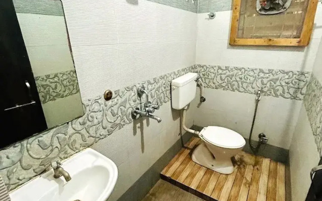 Oyo 22475 Jalsa Guest House