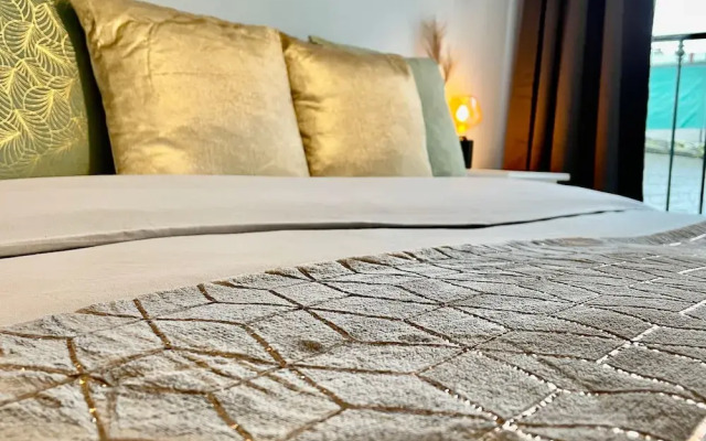 One Lux Stay near Fashion District