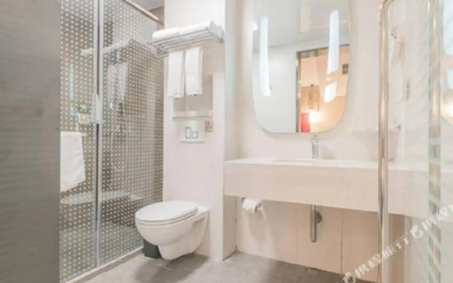 Ibis Hotel (Chengdu Kuanzhai Alley West Branch)
