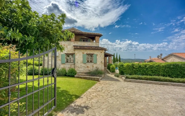 Vila Amyra With Pool