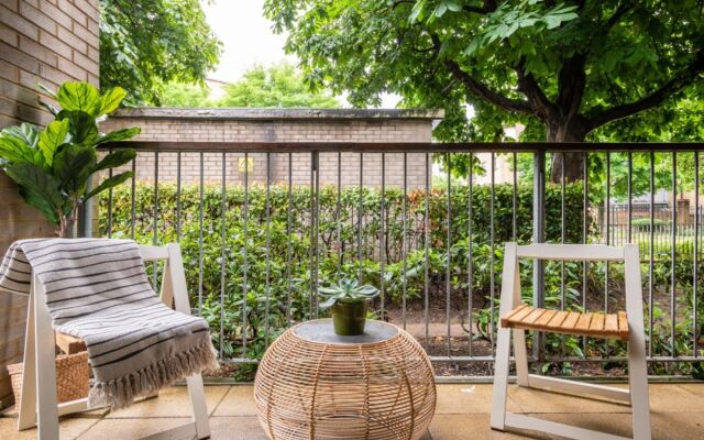 The Bow Mews - Modern & Bright 2BDR Apartment with Patio