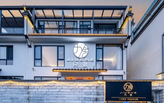 Wuyuan Jiushe B&B