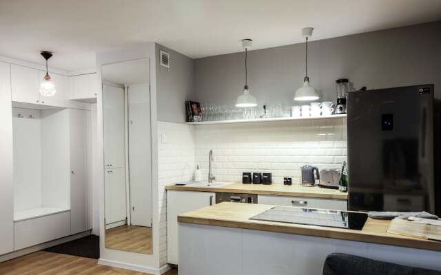 Powisle Riverside Apartment