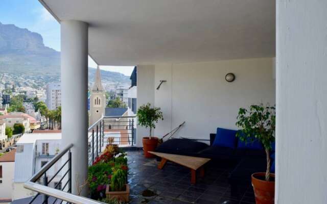 Spacious Upmarket 2 Bedroom Apartment