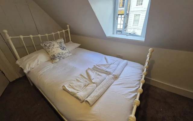 3-bed Seaside Haven - Sleeps 7 & Pet Friendly