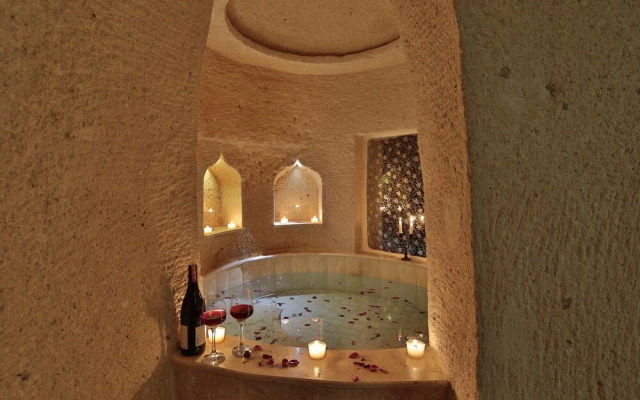 Romance Cave Suites