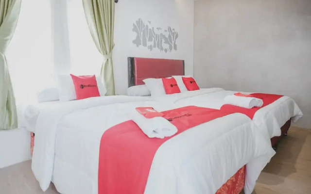 RedDoorz Plus Syariah near Universitas Lampung